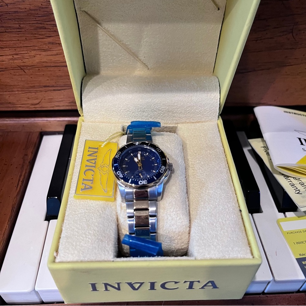 Invicta Blue and Silver Watch NWT💙🩶 NWT - Picture 4 of 8